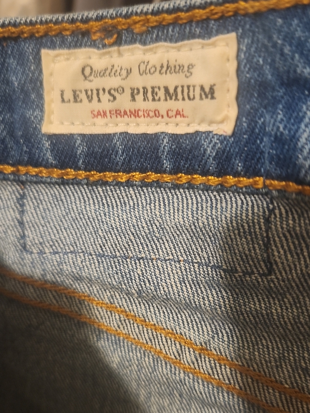 Levis Denim - Picture 3 of 7